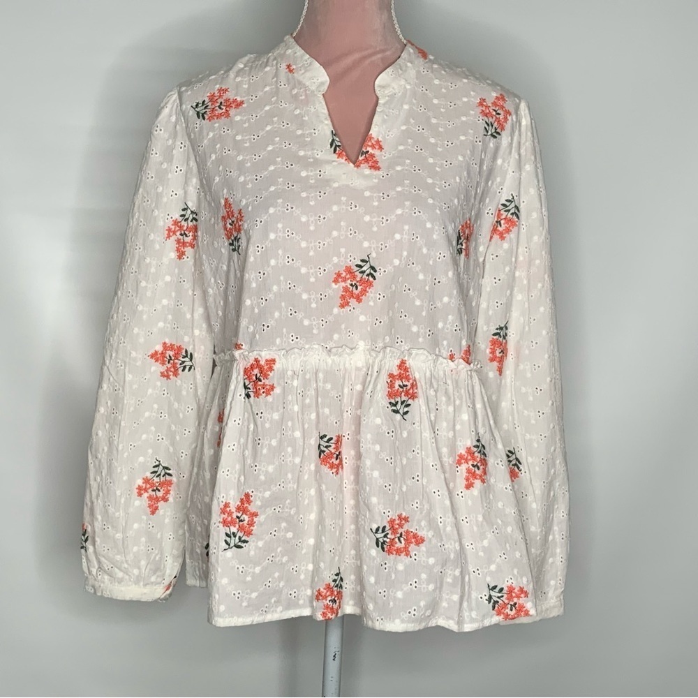Solitairy gorgeous eyelet embroidered top. - Picture 2 of 11